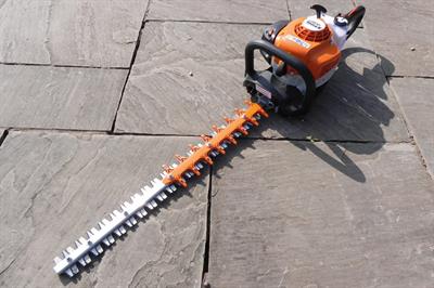 Stihl HS 82 T hedgetrimmer - image: HW